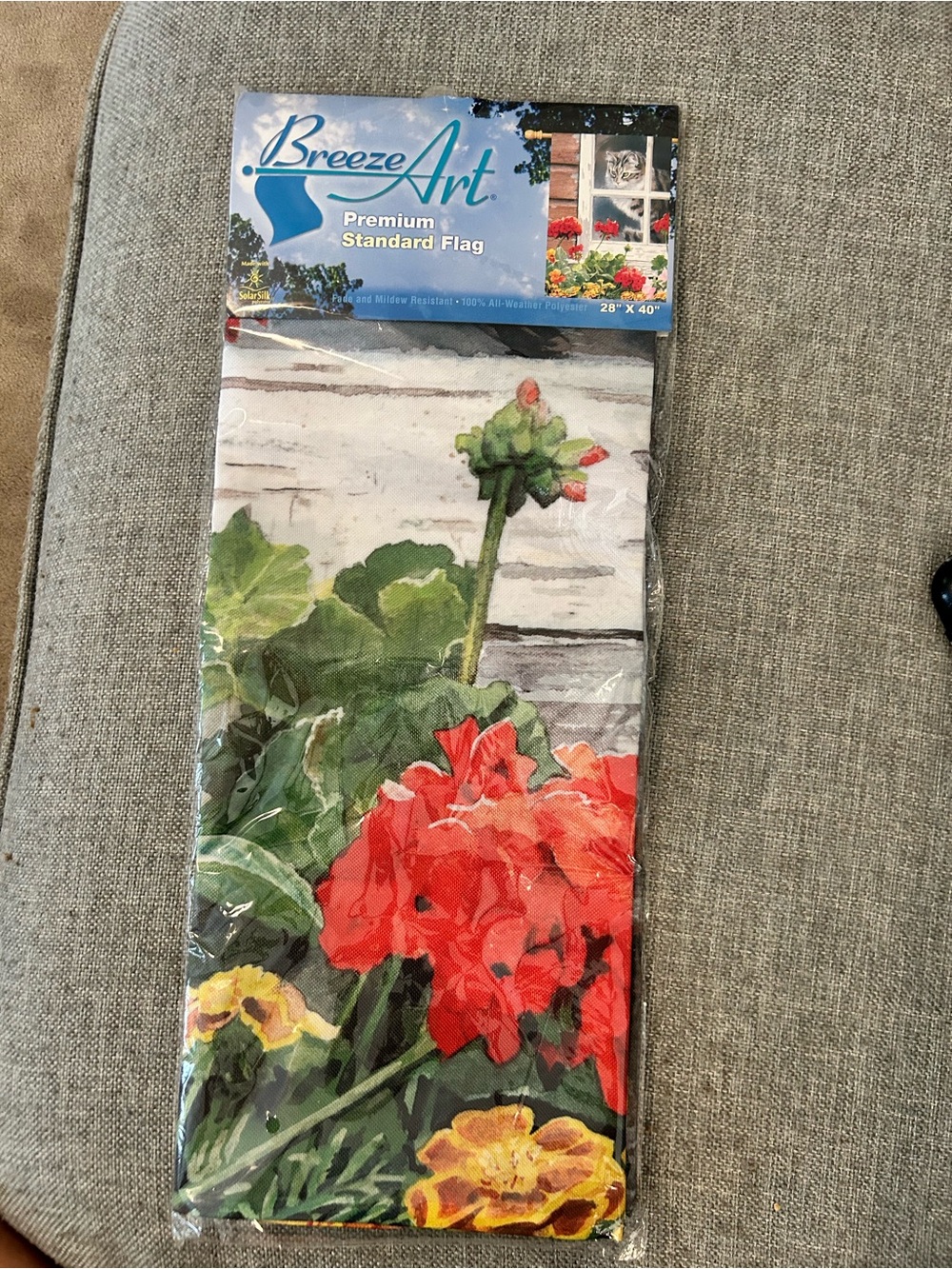 Red Floral Garden and Cat Decorative Pole Flag 28”x40” new fade mildew resistant